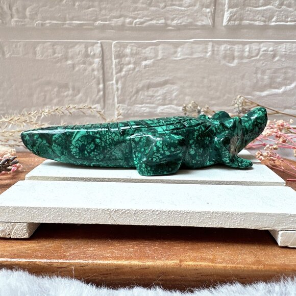 Gorgeous Malachite Alligator/Crocodile Carving - Picture 2 of 10